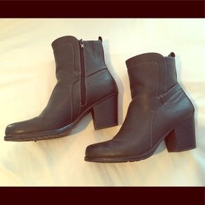Naturalizer brand black leather ankle boots